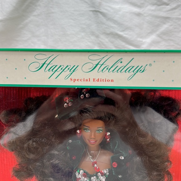 Happy Holidays Barbie - Picture 4 of 10